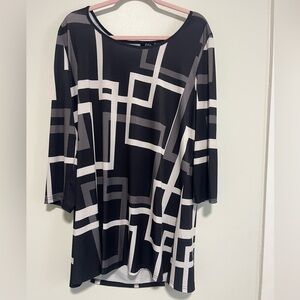 Lily Monochrome Geometric Top